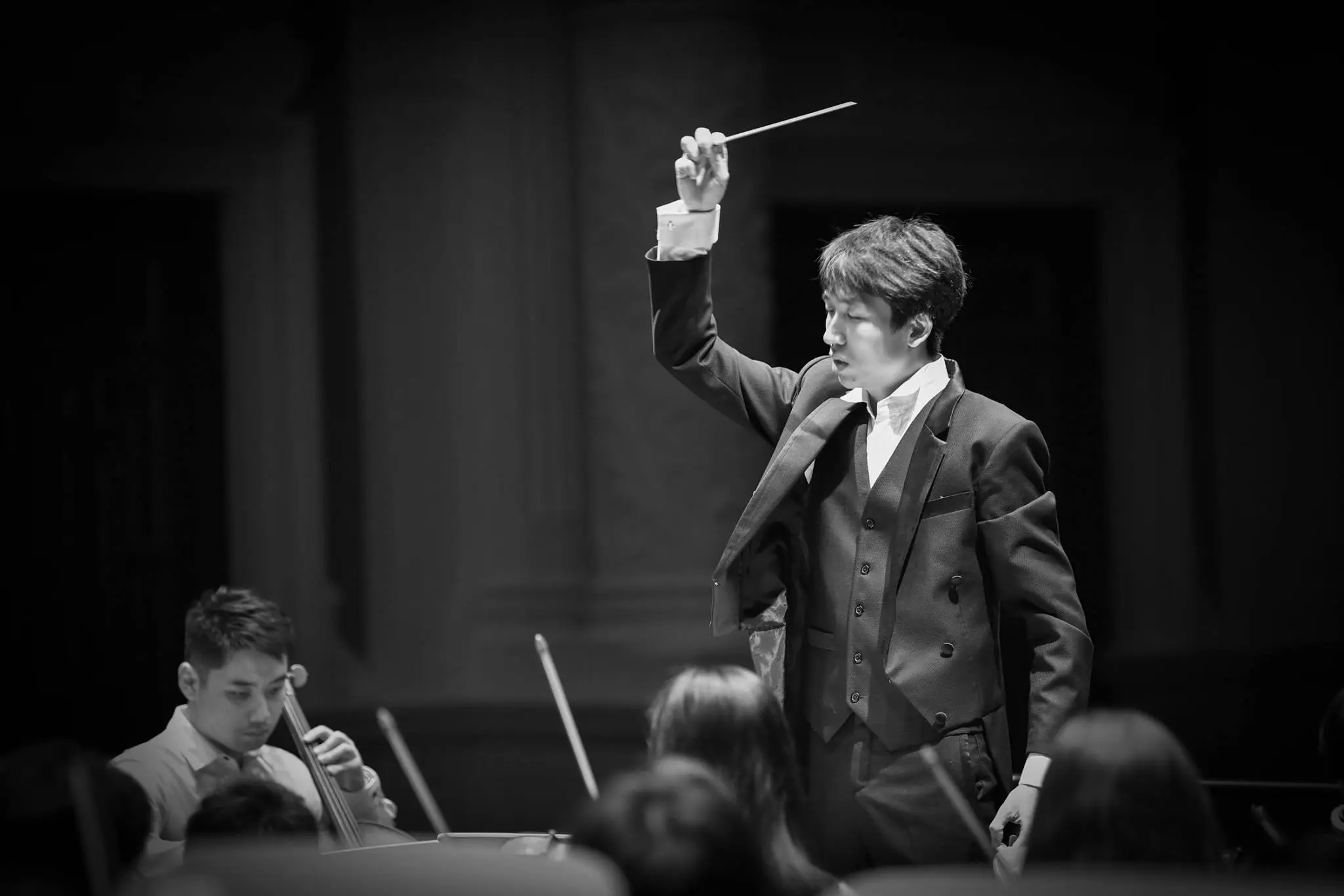 Luo Wei - Conductor and Violinist